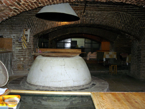 Внутреннее помещение серной Грузинской бани